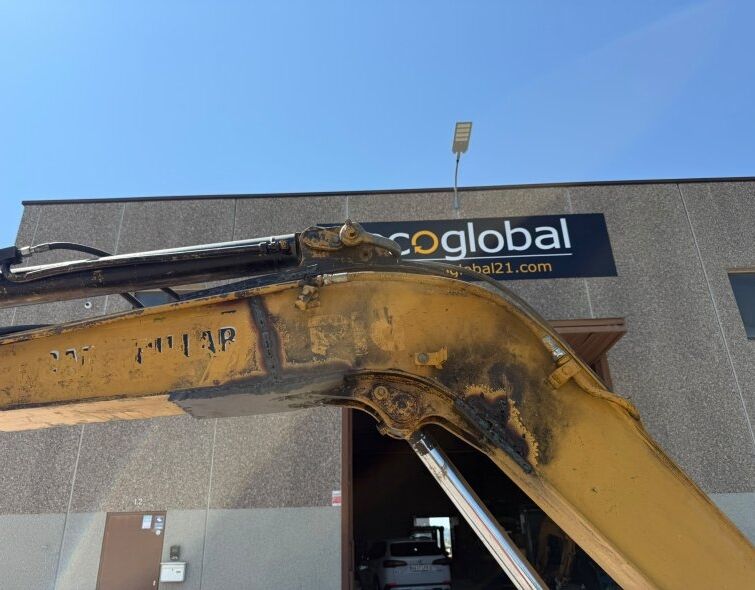 CATERPILLAR  304 **MINI EXCAVATOR**